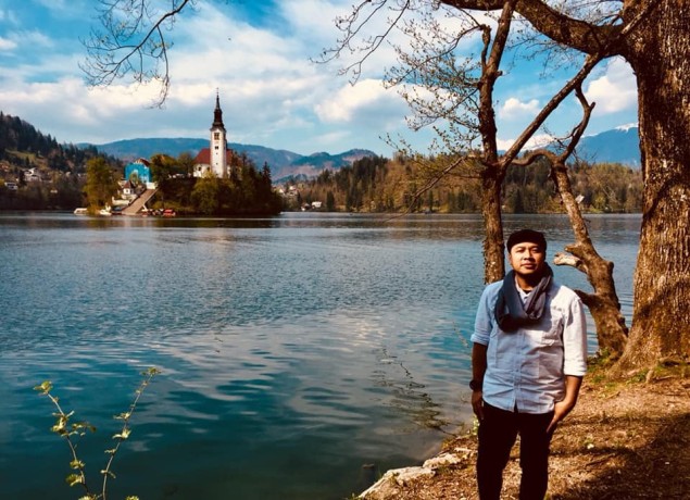 Dunia Selebar Daun Kelor di Slovenia