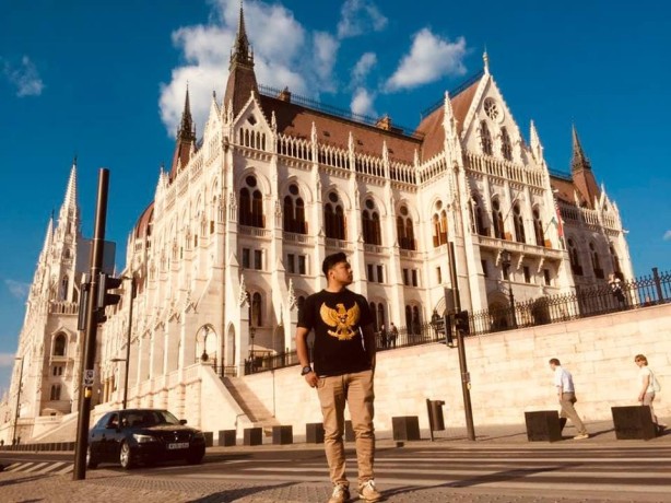 KEJUTAN SETIBA DI BUDAPEST