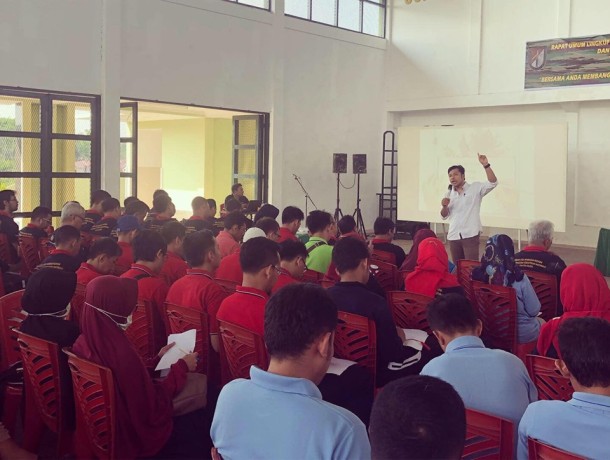 Kalau Kamu Bahagia dengan Tidak Menulis. Ya, Gak Usah Nulis Aja!