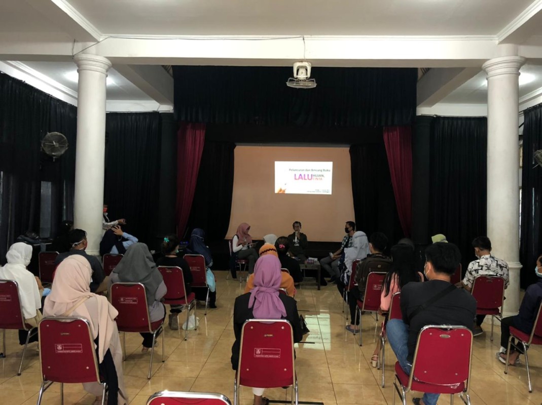 Benny Institute luncurkan “Lalu Hujan, Lalu Cinta” karya Juli Yandika
